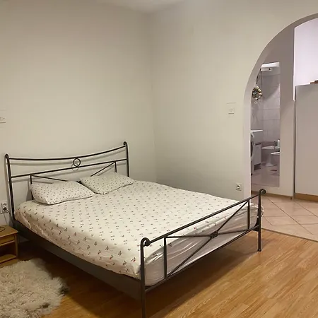 Adela Apartment *